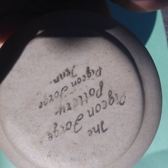 Pigeon Forge Pottery creamer Neutral color with a yellowish glazed inter… - Picture 3 of 15